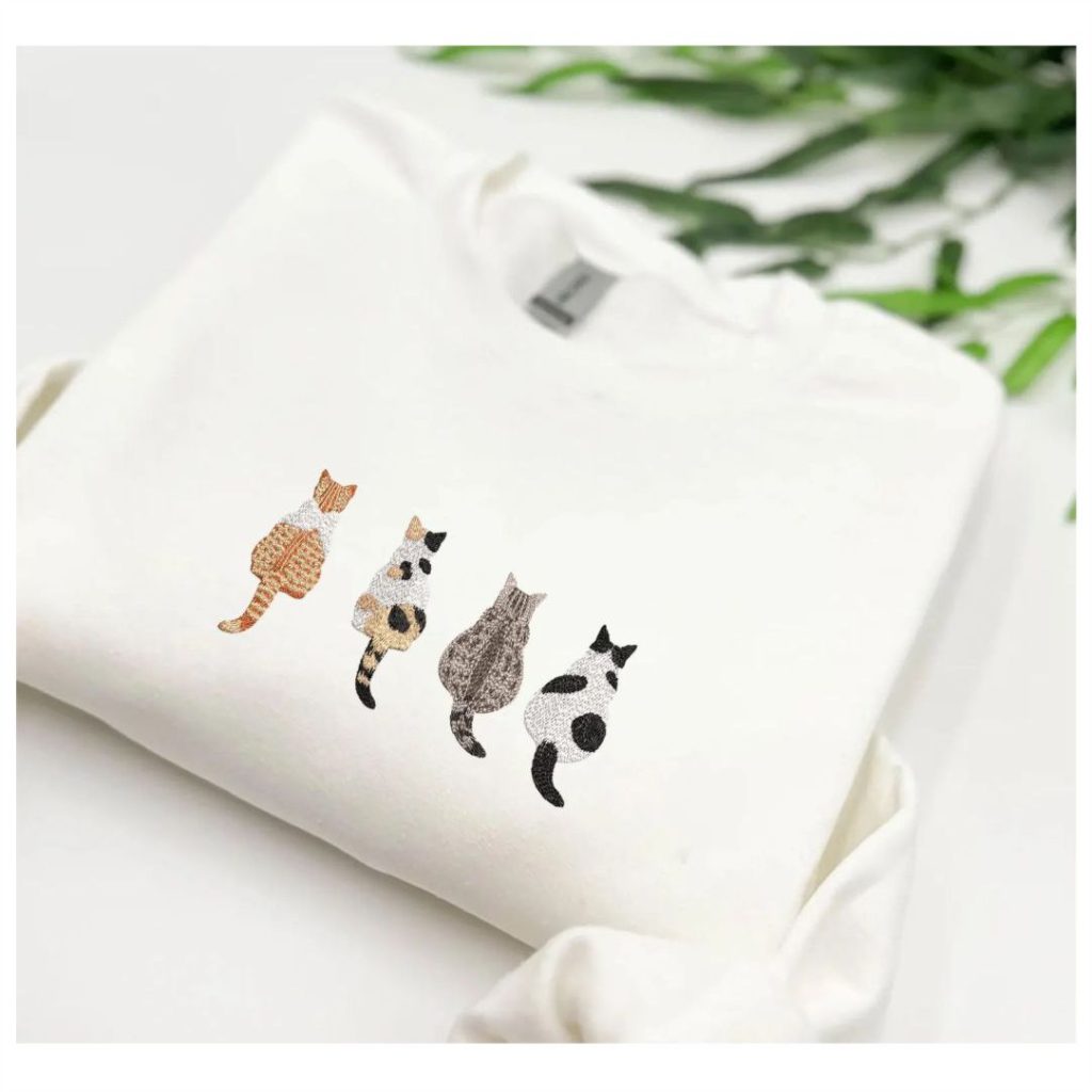 Encante seus projetos com a beleza e personalidade dos felinos mais amados do mundo! Esta matriz de bordado gatos de raça foi criada para destacar os traços únicos de raças como Persa, Siamês, Maine Coon, Bengal e outras, com riqueza de detalhes e realismo impressionante. Ideal para quem ama gatos e deseja bordar com estilo e precisão.